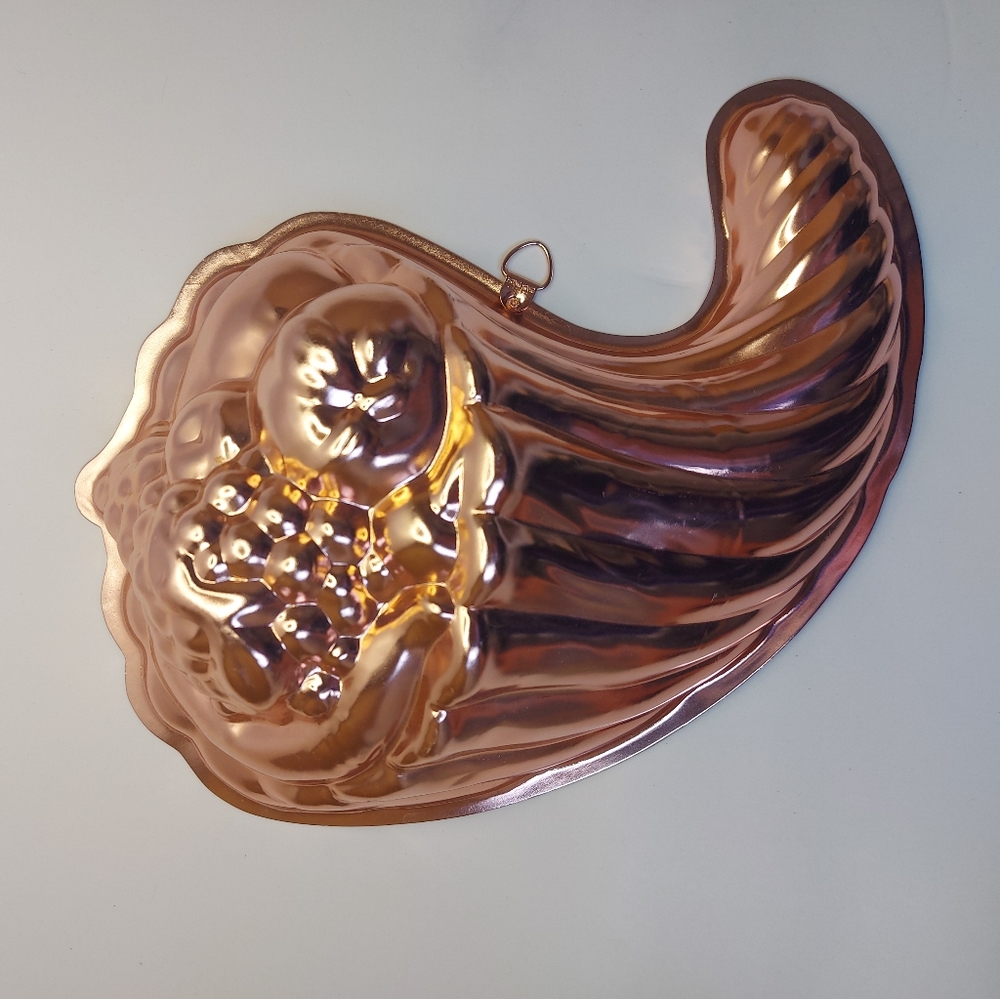 Vintage copper tone aluminum cornucopia wall hanging mold, GUC